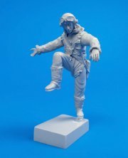 1/32 British Hawker Tempest Mk.V Pilot, climbing out of cockpit 1/32 British Hawker Tempest Mk.V Pilot, climbing out of cockpit