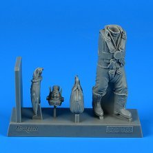 1/32 RAF WWII Bomber Pilot with bag 1/32 RAF WWII Bomber Pilot with bag