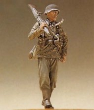 WALKING SS INFANTRY MG GUNNER 1/35 WALKING SS INFANTRY MG GUNNER 1/35